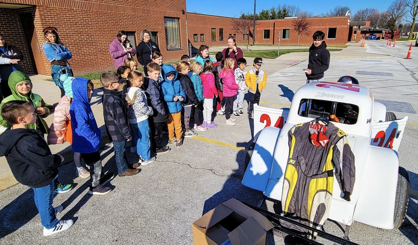 Western second graders learn the importance of reading